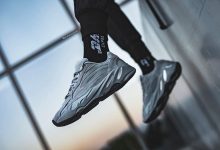 adidas Yeezy Boost 700 V2“Hospital Blue” 货号：FV8424  发售日期：2019年9月28日