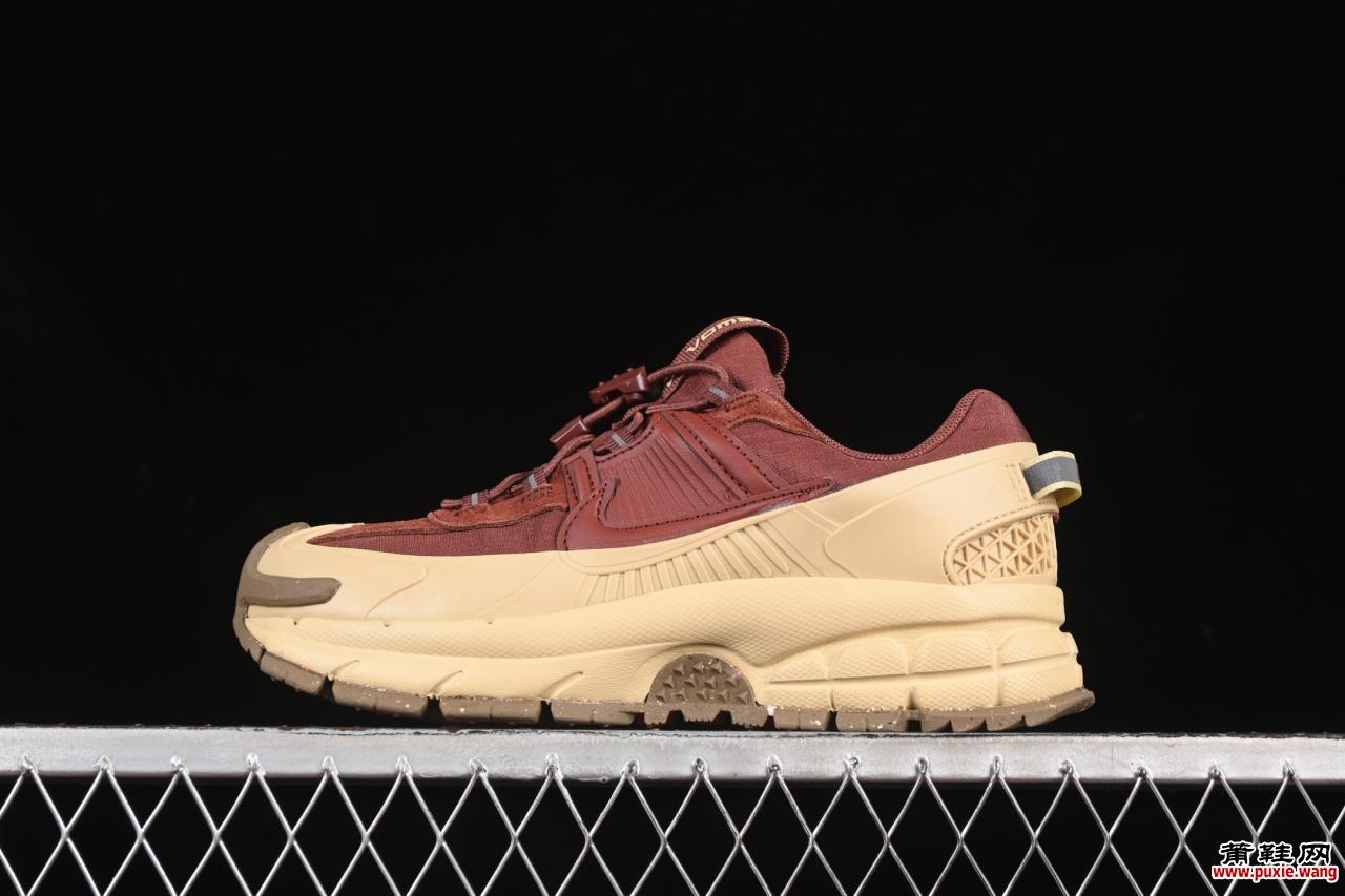 Nike Zoom Vomero Roam 五代马拉松复古老爹鞋 HQ2181-700：5cm隐形增高+环保科技双加持，运动机能与千禧美学的破圈之作！