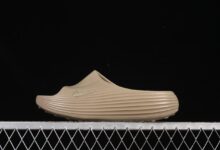 Nike ReactX Rejuven8 Slide 深度解析：夏日足部工程的科技革命