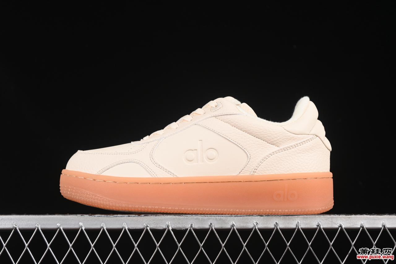 Alo Yoga Recovery Mode 低帮休闲板鞋深度解析（2025款）——瑜伽生活方式的跨界革新