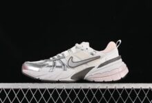 Nike V2K Runtekk FD0736-010发售！做旧中底+千禧复刻定义复古跑鞋