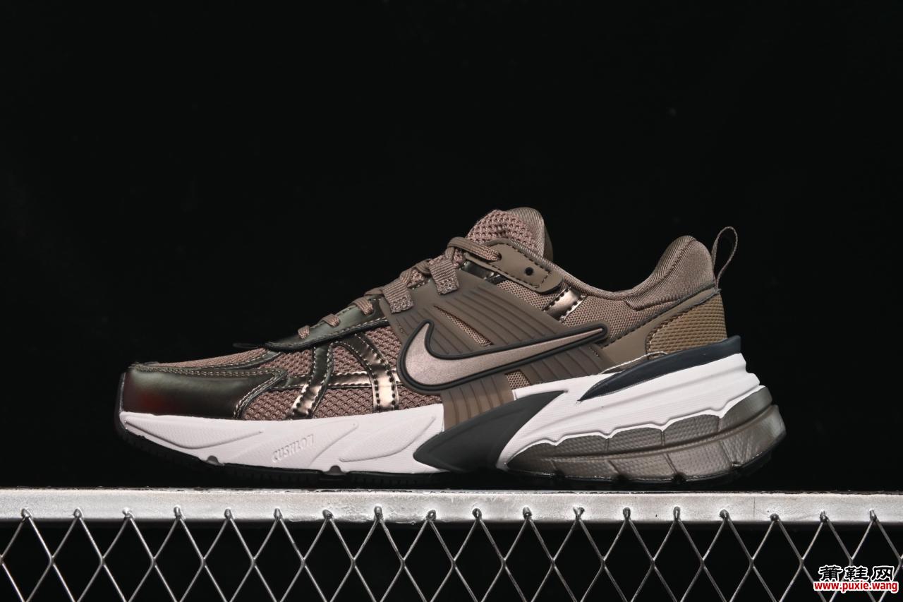 Nike V2K Runtekk复古跑鞋：千禧风格+巴黎世家增高感 网眼皮革TPU透气减震