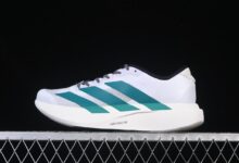 Adizero Evo SL JS4487刷新138克超轻纪录 阿迪裸足感竞速跑鞋