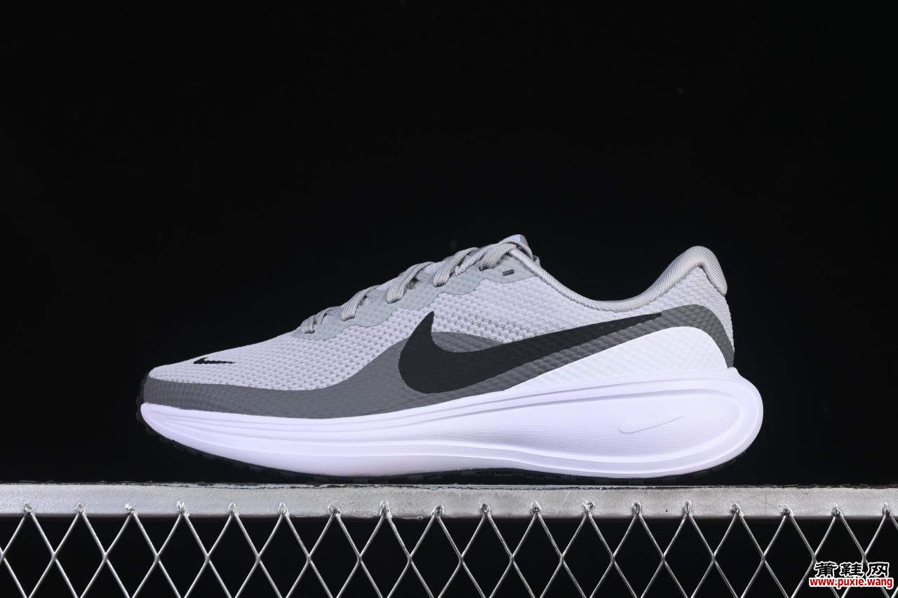 Nike Revolution 8 耐克轻便跑步鞋：网面透气设计与舒适缓震，日常训练与休闲穿搭全能之选