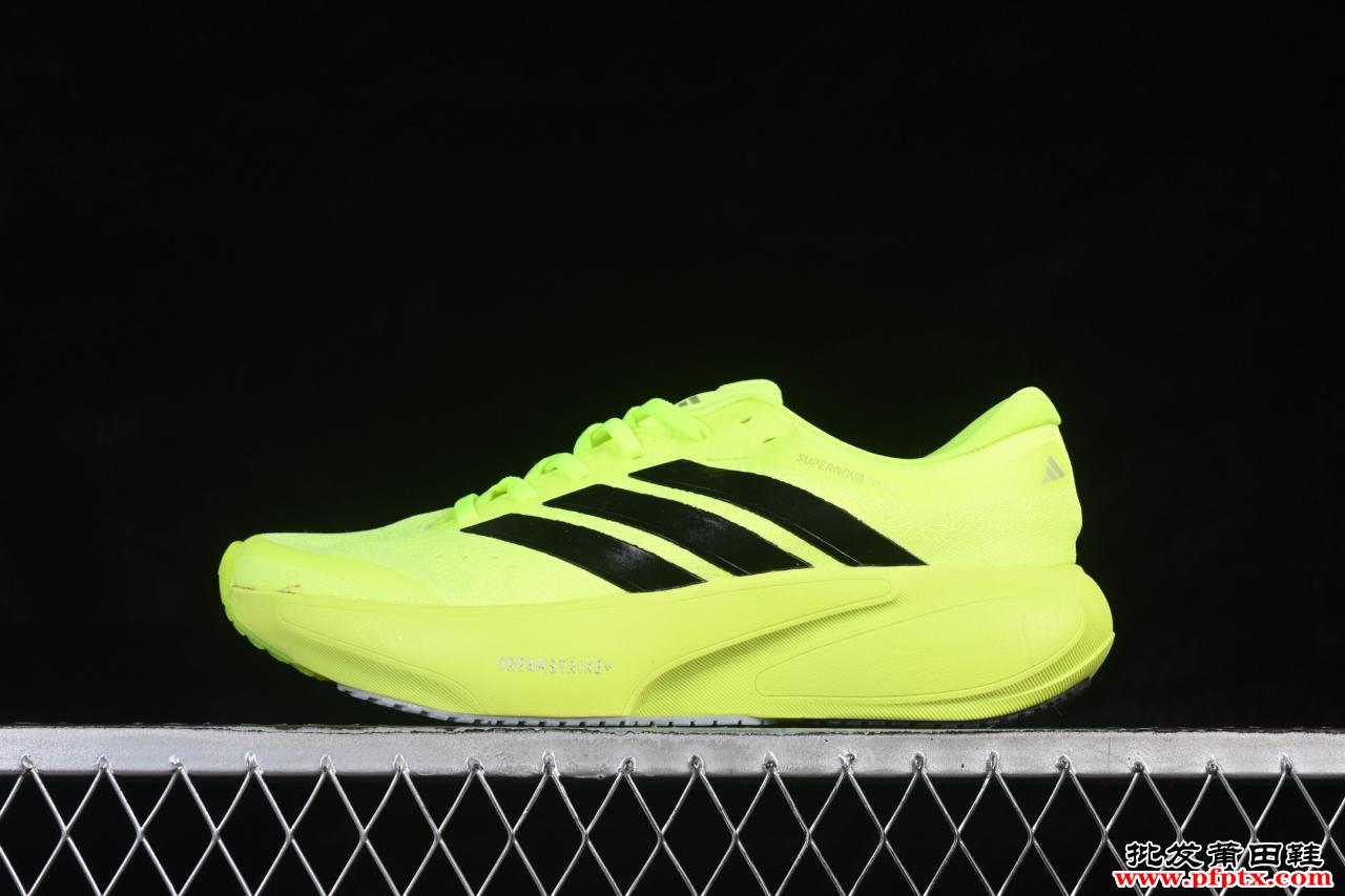 阿迪达斯Supernova Solutione 3 M跑鞋深度评测：全地形缓震表现与透气包裹性解析