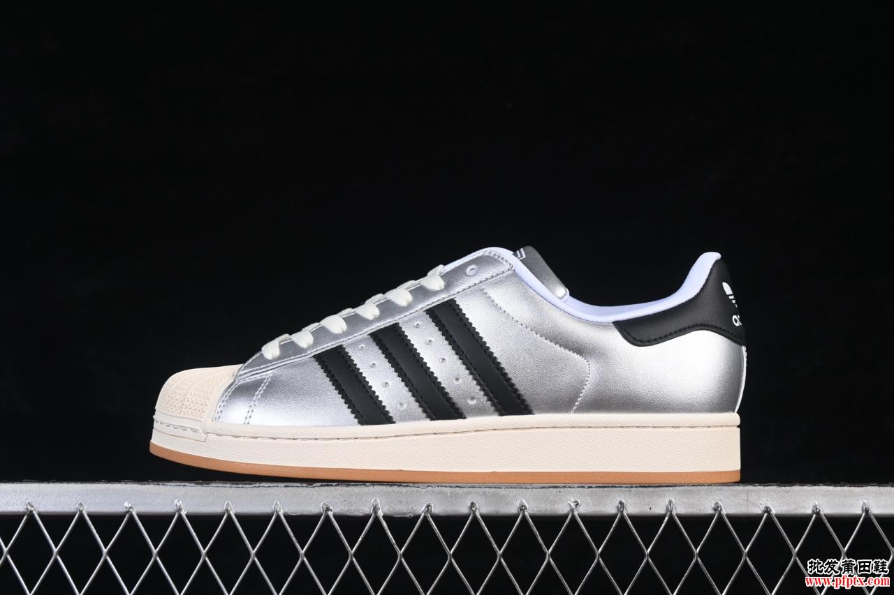 Adidas贝壳头经典评测：Superstar II如何从球场传奇进化为街头穿搭万用符号